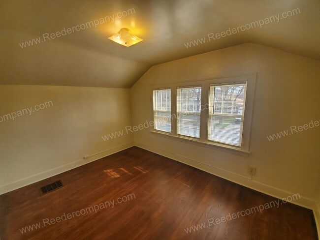 Foto del edificio - 7334 Jackson Ave