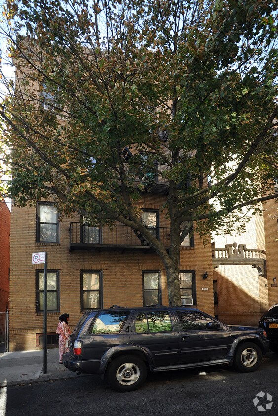 Foto del edificio - 3718 72nd St