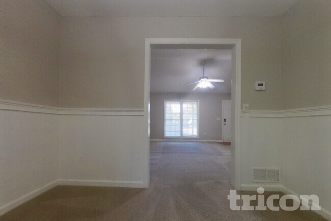 Foto del edificio - 5394 Telford Ct
