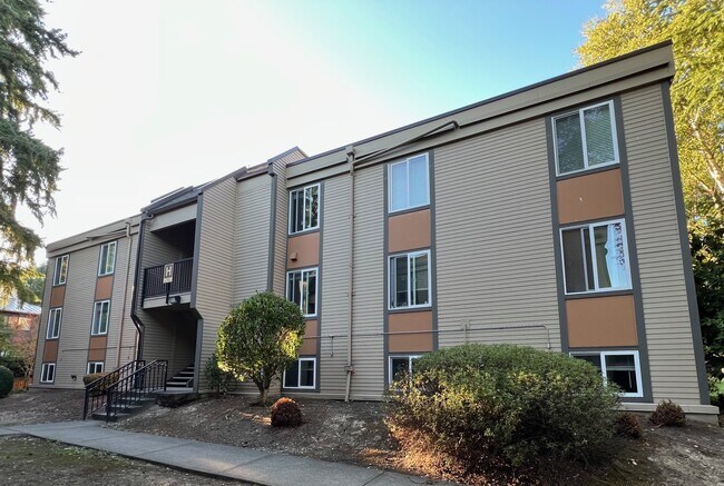 Building Photo - 14605 NE 34th St