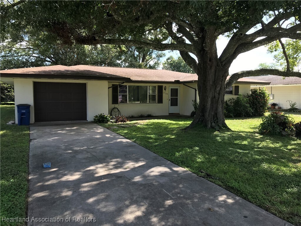 Foto principal - 2728 Queenswood Dr