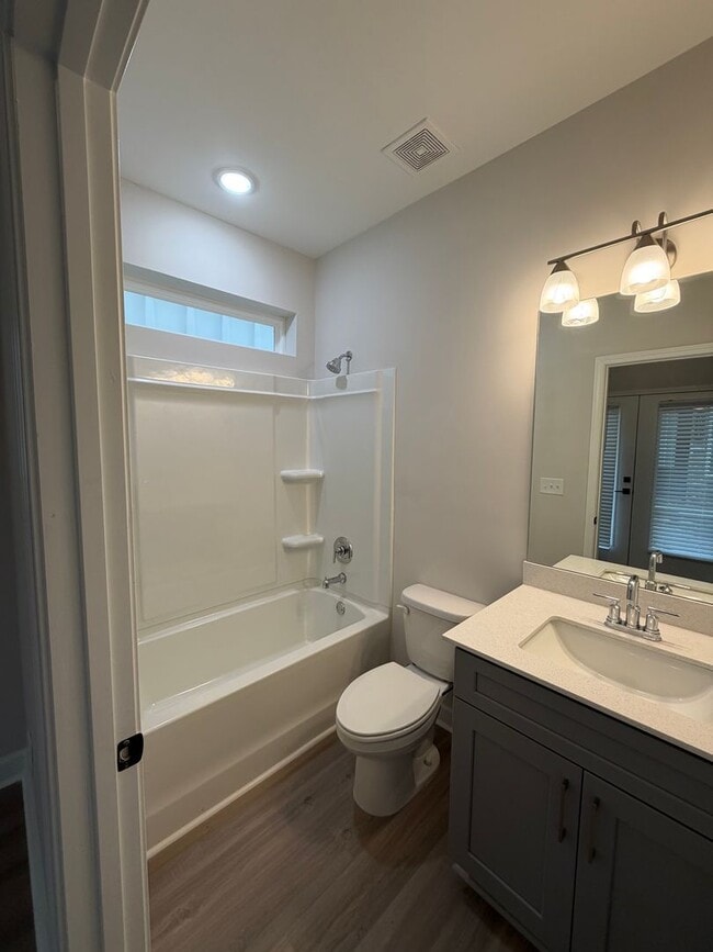 Foto del edificio - BRAND NEW TOWNHOMES AVALIABLE NOW