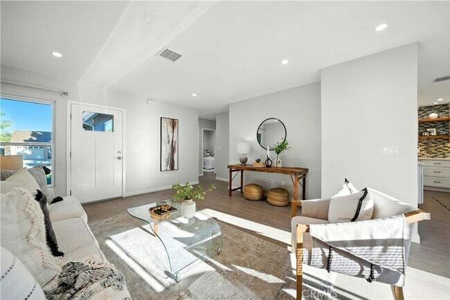 Foto del edificio - 5613 Oliva Ave