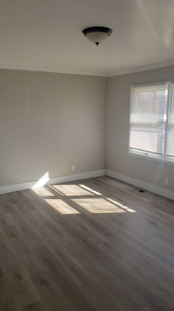 Foto del edificio - 3bedroom, 1.5 bath brick house FOR RENT De...
