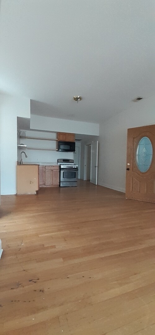 Foto del edificio - 1356 N Western Ave