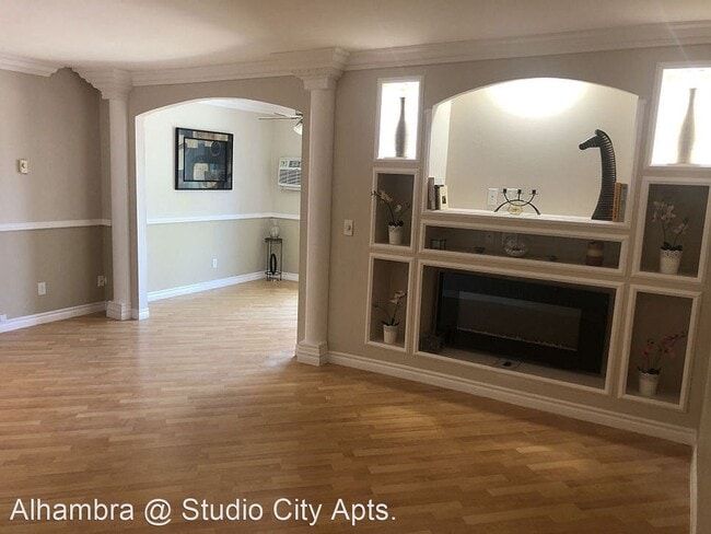 Building Photo - 10937 Fruitland Dr