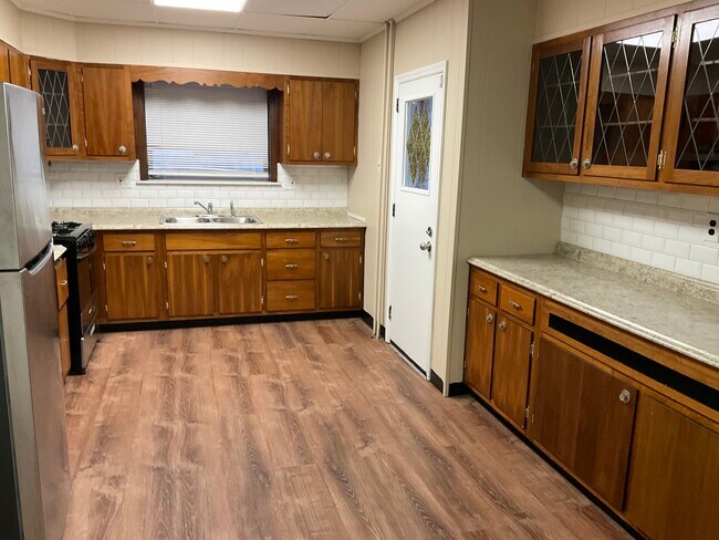 Foto del edificio - 348 N Simpson St