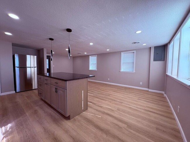 Foto del edificio - 8622 Walker Ave