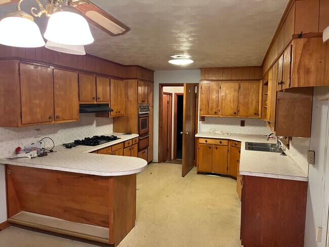 Building Photo - 23043 Marydale Dr