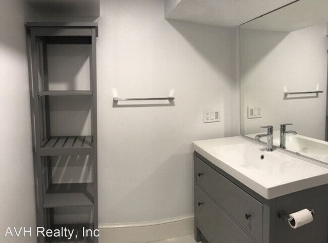 Building Photo - 1 br, 1 bath House - 10 Gloucester Avenue ...
