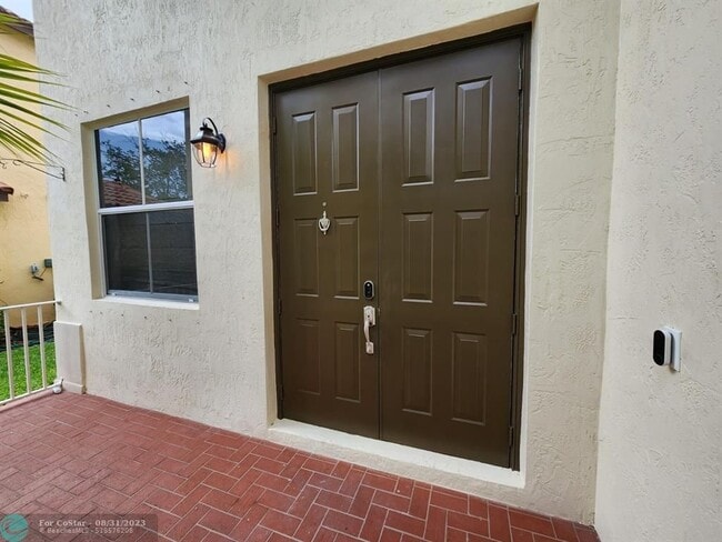 Building Photo - 4092 Pinewood Ln