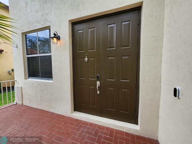 Foto del edificio - 4092 Pinewood Ln