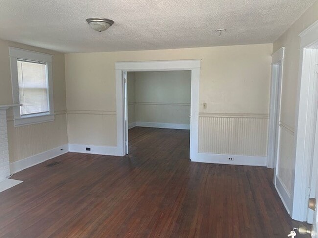 Photo - Charming 3 Bed / 1 Bath Available Fall 202... House
