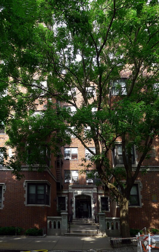 Foto del edificio - 35-54 83rd St