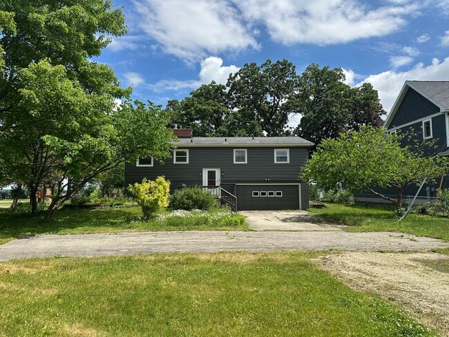 Building Photo - 2830 Waubesa Ave