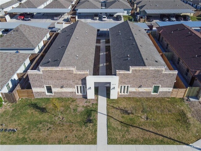 Building Photo - 2713 Primrose Ave