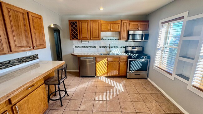 Foto del edificio - 1360 W Evergreen Ave