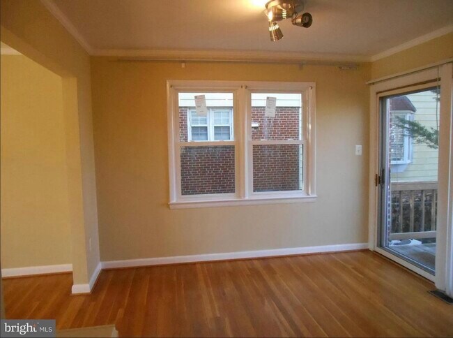 Building Photo - 5809 Greenlawn Dr