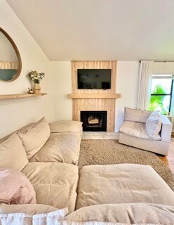 Photo - 1144 Oakcrest Dr House