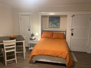 Building Photo - 1109 E 1st St