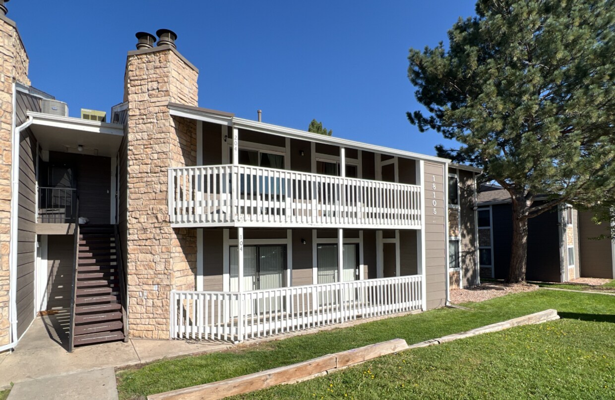 Primary Photo - Spacious ground level 3 bedroom Condo in R...