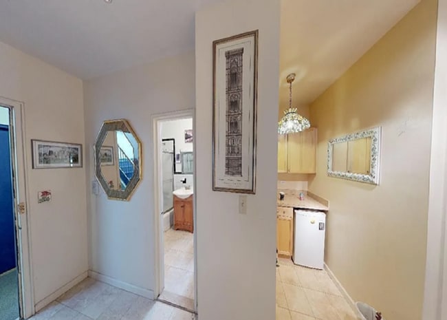 Building Photo - Spacious 1-Bedroom Loft-Style Apartment