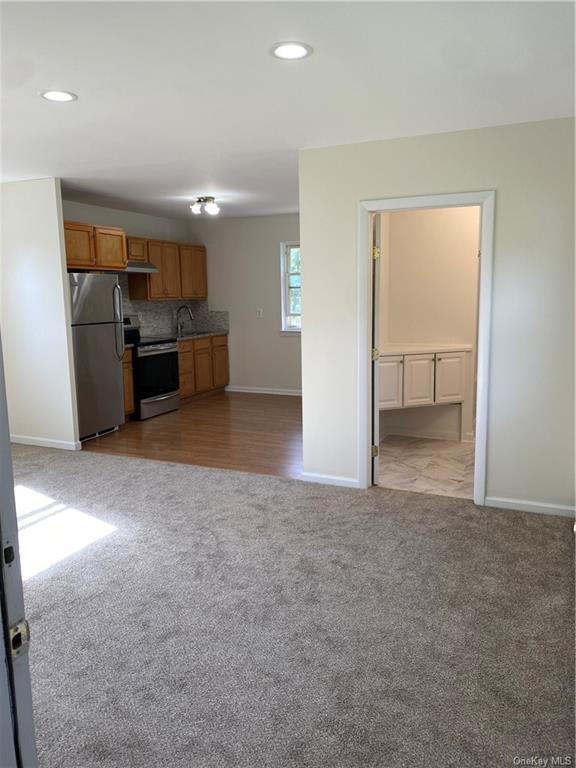Building Photo - 3775 Mahopac St