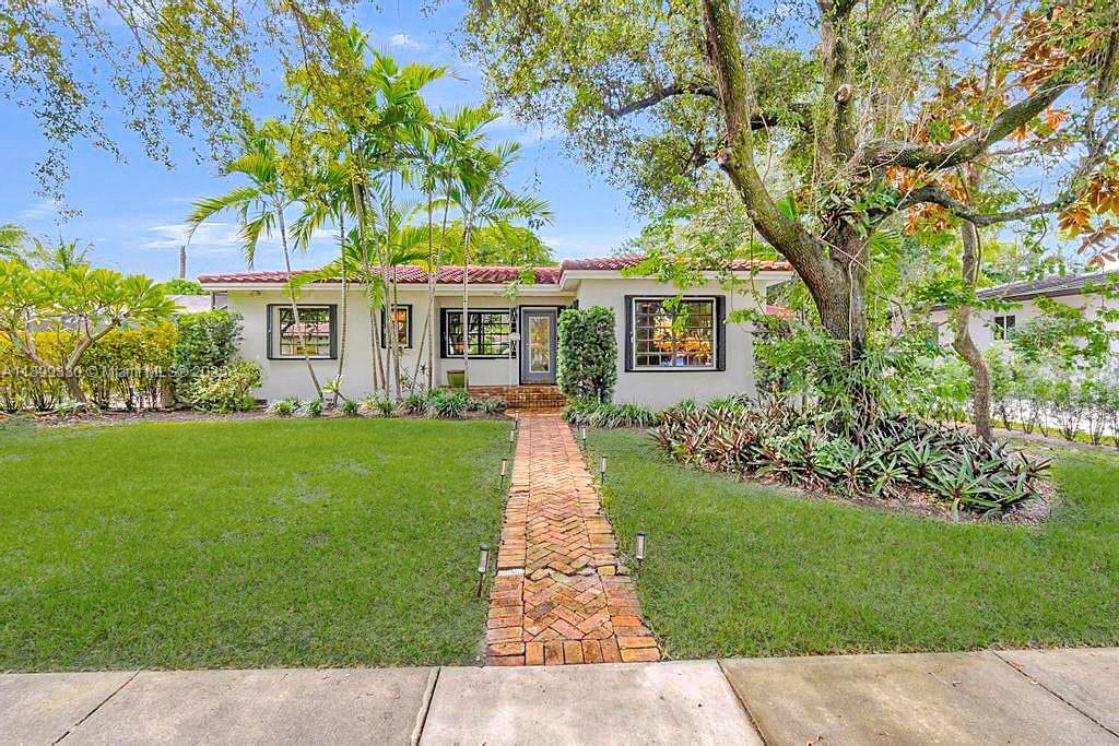 Foto principal - 364 Navarre Dr