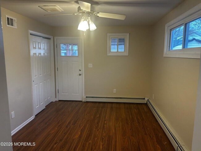 Building Photo - 261 Seeley Ave