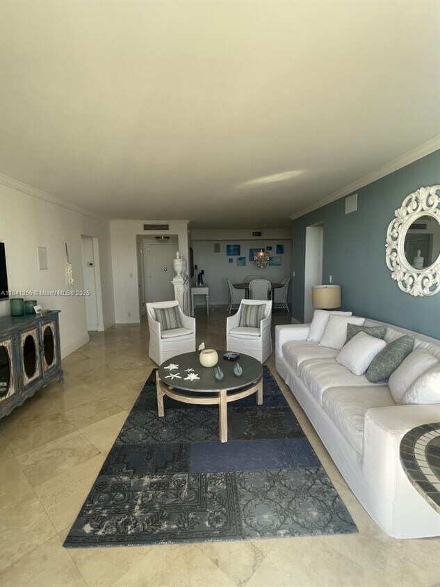 Foto principal - 1121 Crandon Blvd