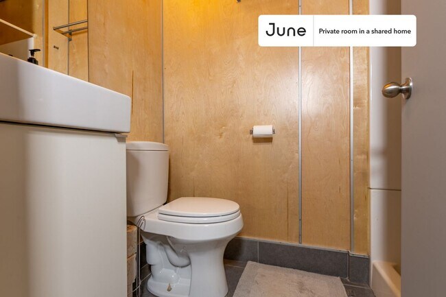 Foto del edificio - Room in Shared 6 bed/6 bath home