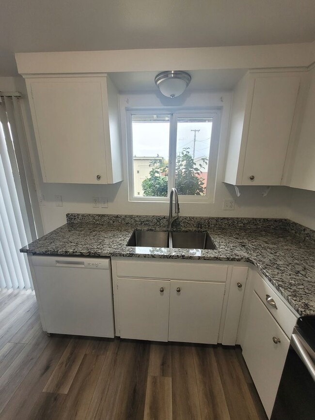 Foto del edificio - Updated 2BD/1BA Coming Duplex Available