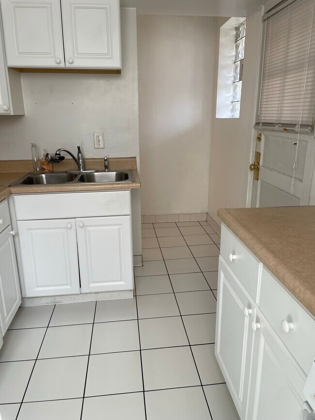 Kitchen - 806 Seward St