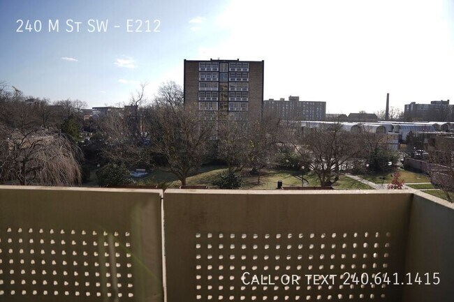 Foto del edificio - 240 M St SW