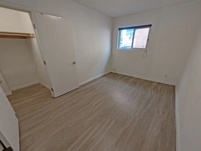 Building Photo - 6142 Eleanor Ave