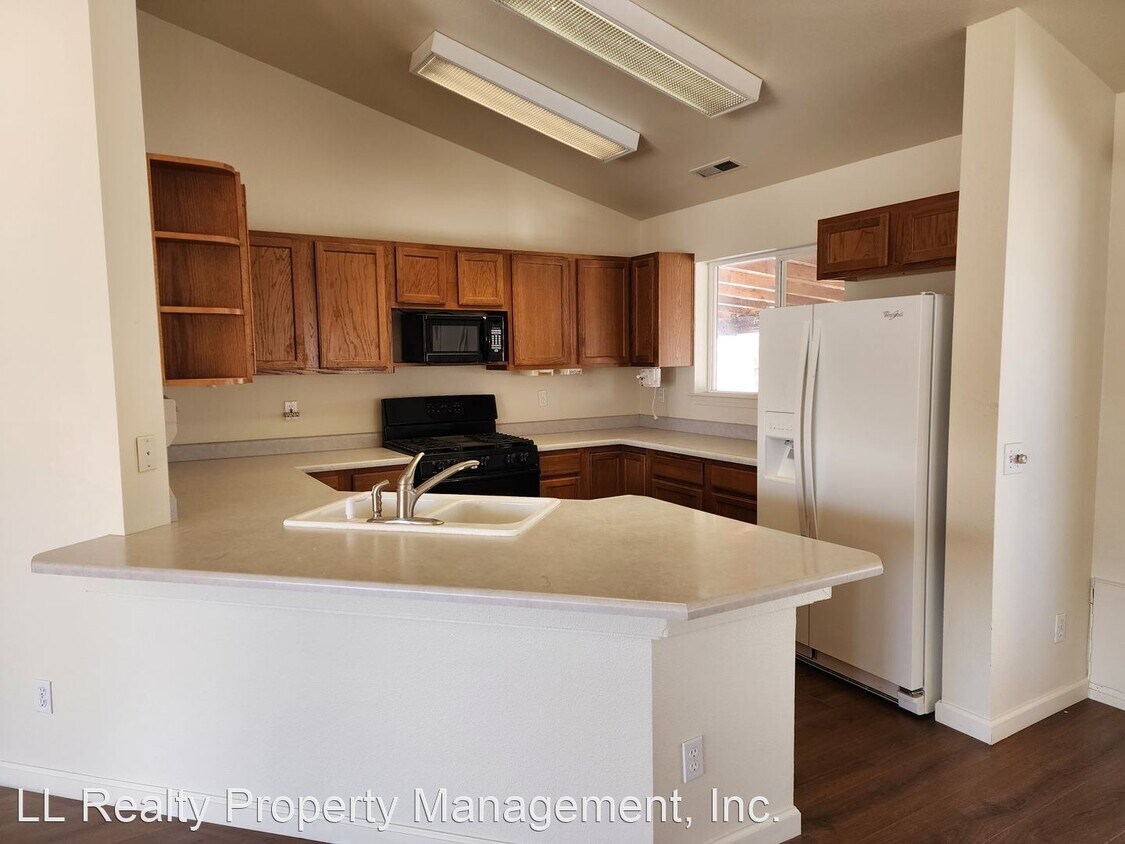 Foto principal - 3 br, 2 bath House - 872 Meadow Vista