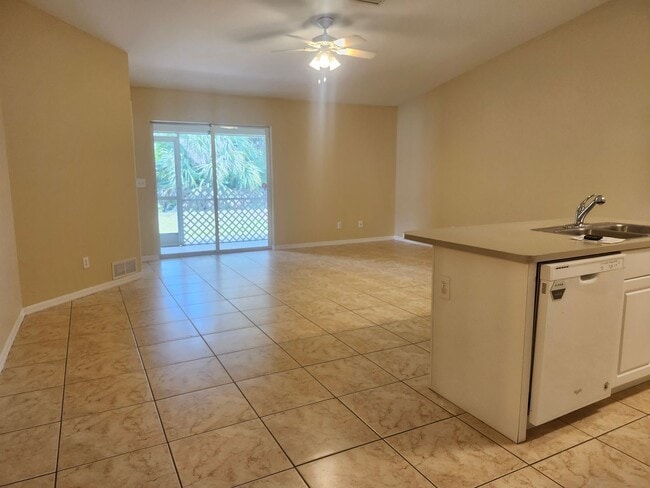 Photo - 3 bedroom 2 bath 1 car garage duplex Apartment