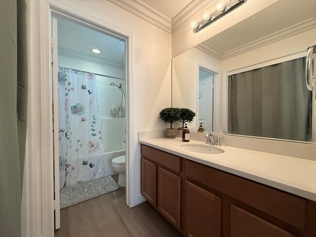 Foto del edificio - 16004 Cascade Dr