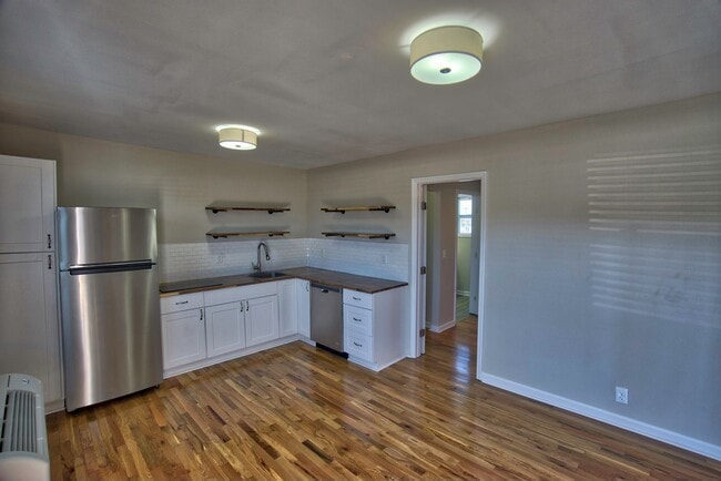 Interior Photo - Alabama Ave