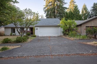 Building Photo - 14715 SW Carlsbad Dr