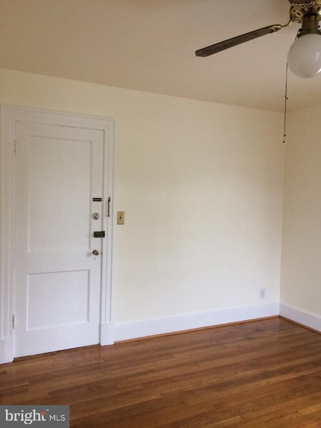 515 Pitt St Unit 4, Fredericksburg, VA 22401 Apartment for Rent in