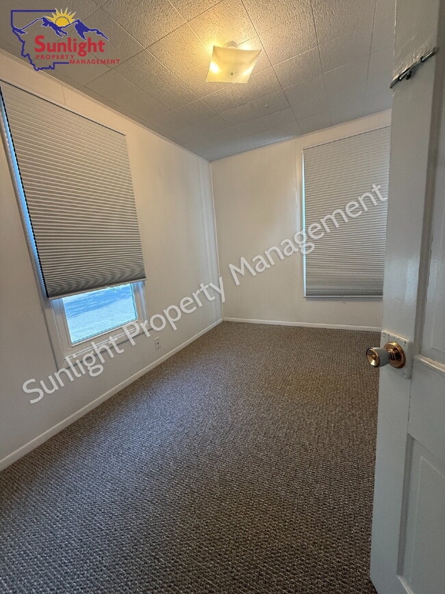 Foto del edificio - 2 Bed 1 Bath With all the Charm