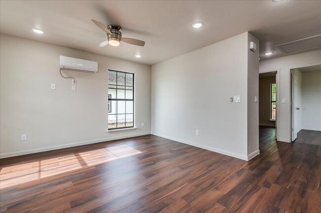 Building Photo - 112 Gazley St
