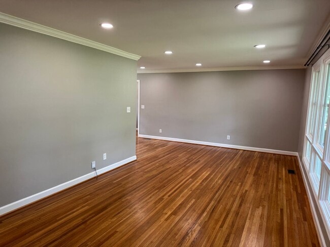 Building Photo - 5015 Manuel Dr