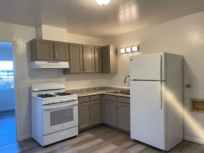 Building Photo - Adorable 2 bedroom Home