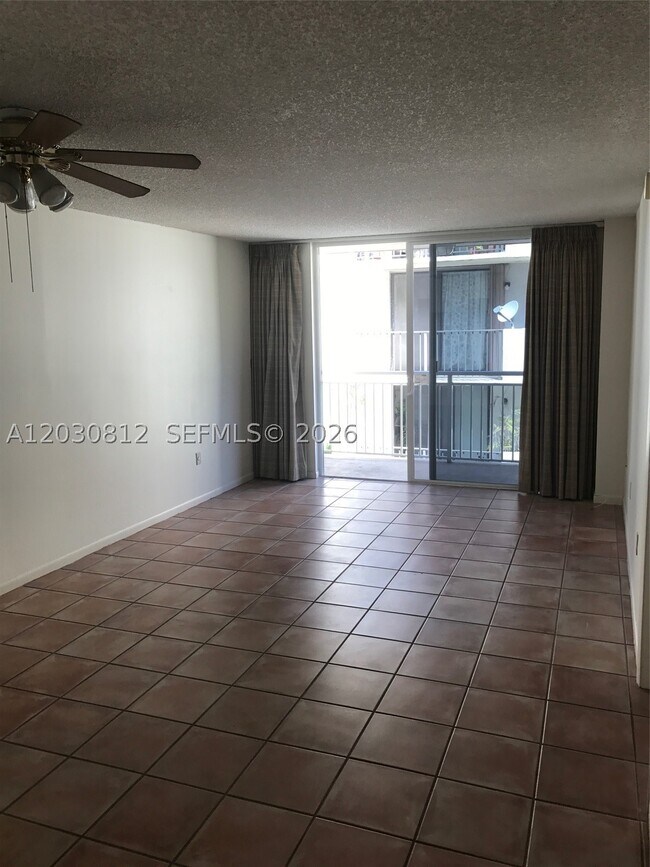Foto del edificio - 416 Bay Dr E