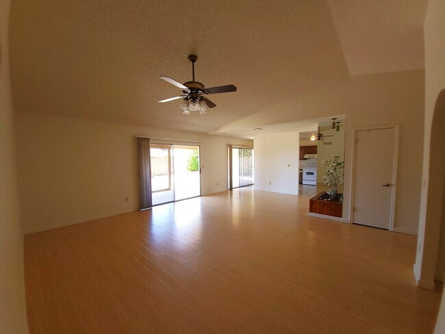 Building Photo - NICE FAMILY HOME IN AHWATUKEE READY TO RENT!