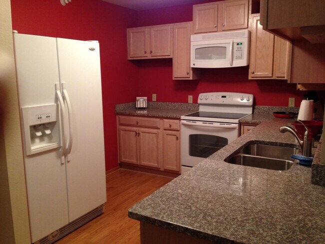 Foto del edificio - 7307 N Port Washington Rd