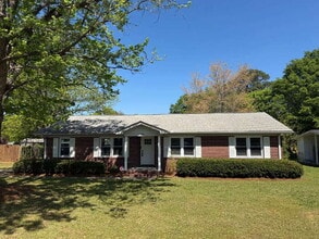 Building Photo - 304 Pine Knoll Dr