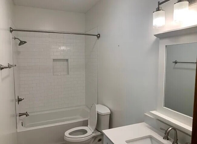 Building Photo - 2447 Patricia Dr